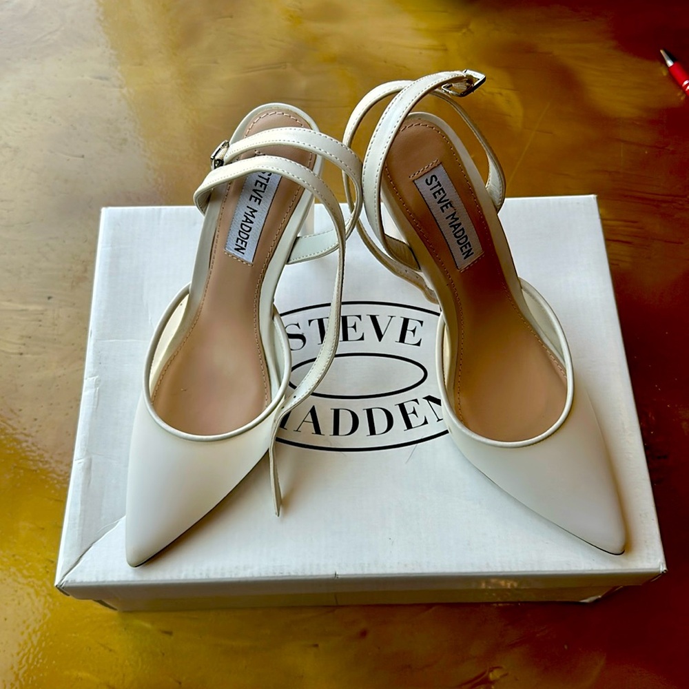Steve Madden Alessi gorgeous pumps in excellent condition, worn once.